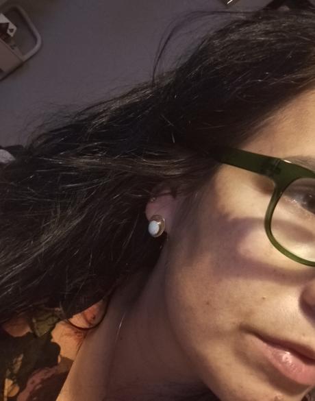 Zlaté náušnice s opalom,