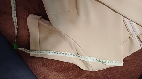 Béžové elegantné šaty, 38