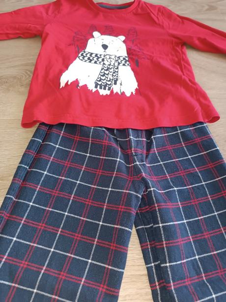 Pyžamo, lupilu,104