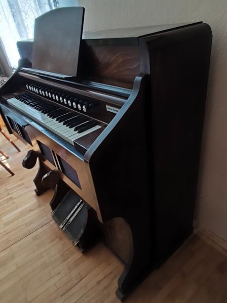 Historické nožné harmonium, 