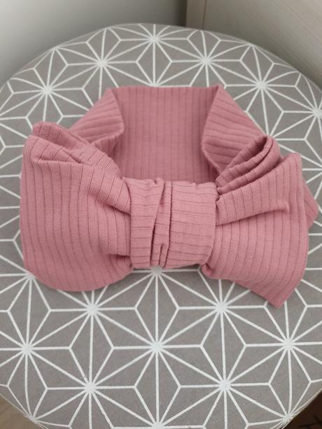 Čelenka s mašľou,