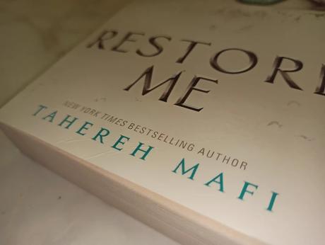 P tahereh mafi - restore me,