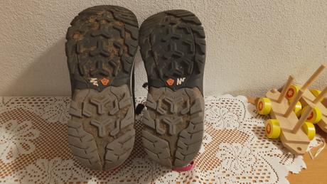 Turistické nepremokavé topánky, quechua,35