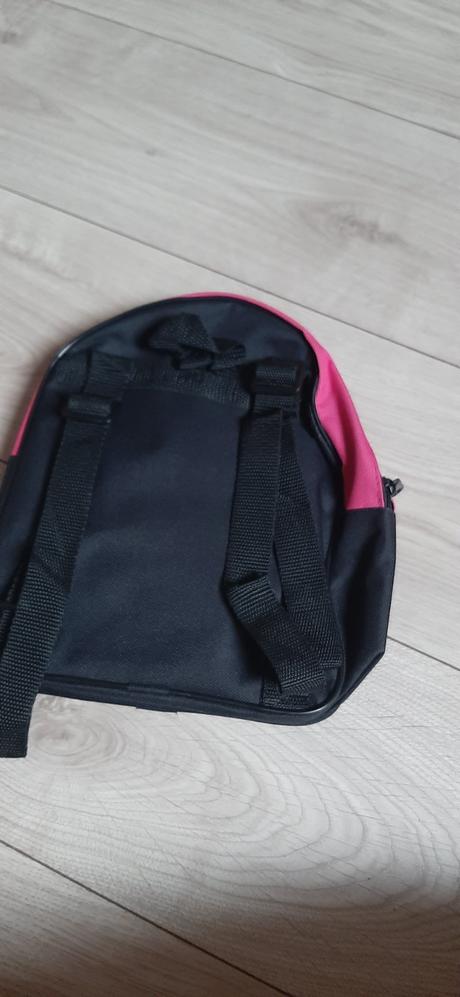 Rozne ruksasy a kufriky,