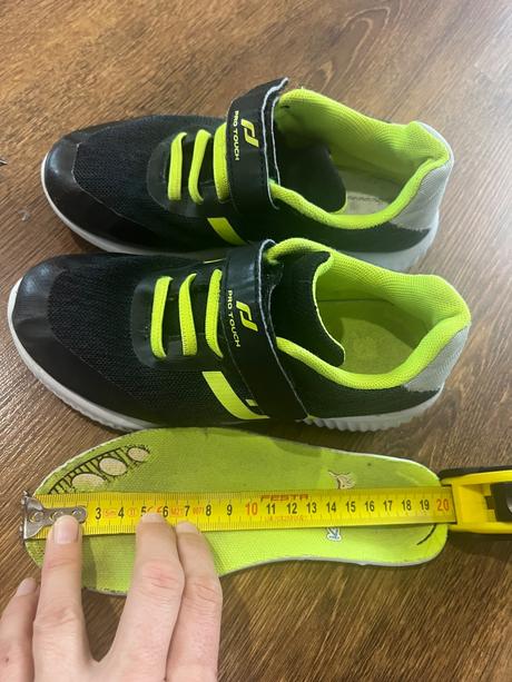 Platené tenisky v. 31, 31