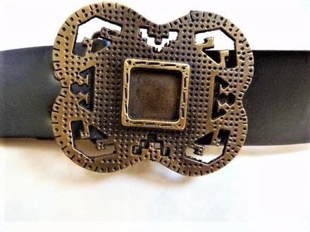 Opasok s krásnou sponou,