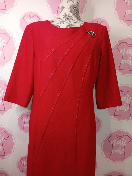 Červené šaty s prackou, 48
