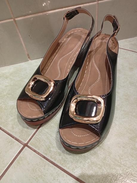 Akcia- lakované sandále č.41, 40 / 41