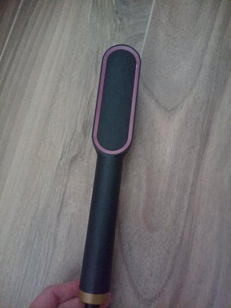 Vyrovnávacia kefa na vlasy,