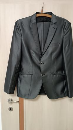 Pánsky oblek oceľovej farby, 52