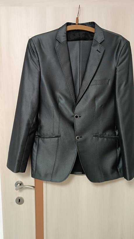 Pánsky oblek oceľovej farby, 52