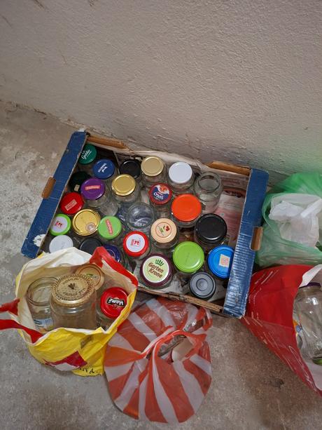 Sklené poháre všetkých veľkostí, 