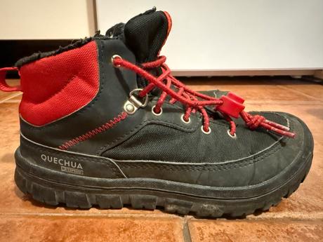Nepremokavé turistické topánky zateplene prechodné, quechua,33