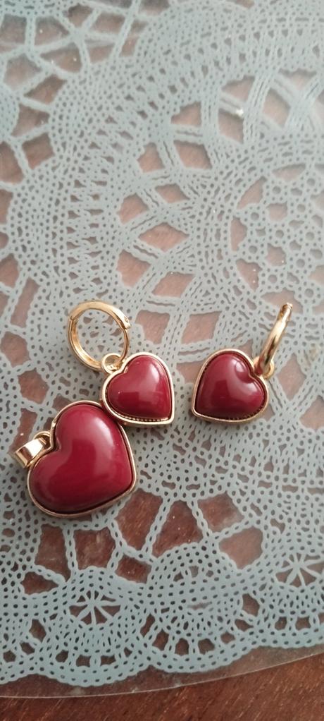 Náušnice a prívesok, 