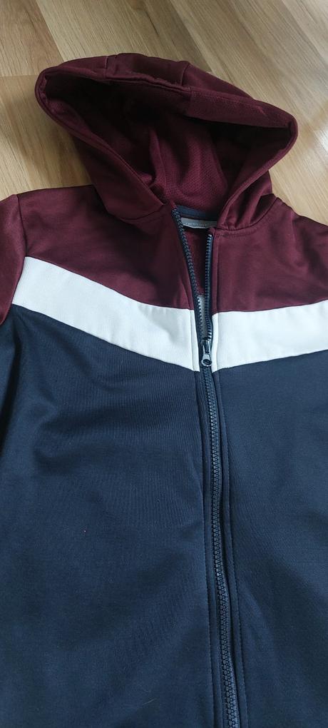 Mikina s kapucňou, 146