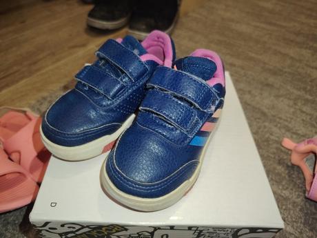 Balík topanociek veľkosť 23, adidas,22