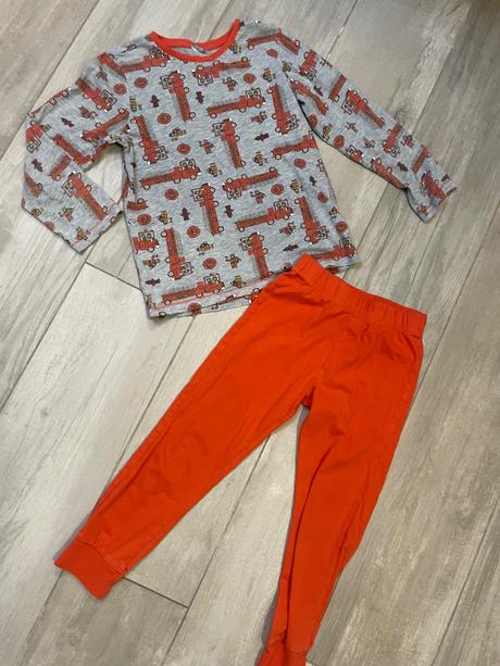 Pyžamko s požiarnikmi, 122