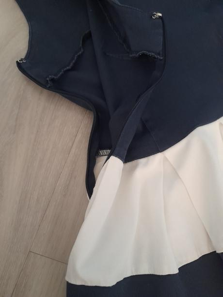 Páskované šaty, m