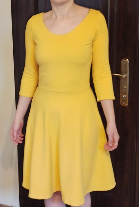 Žlté úpletové šaty, 38