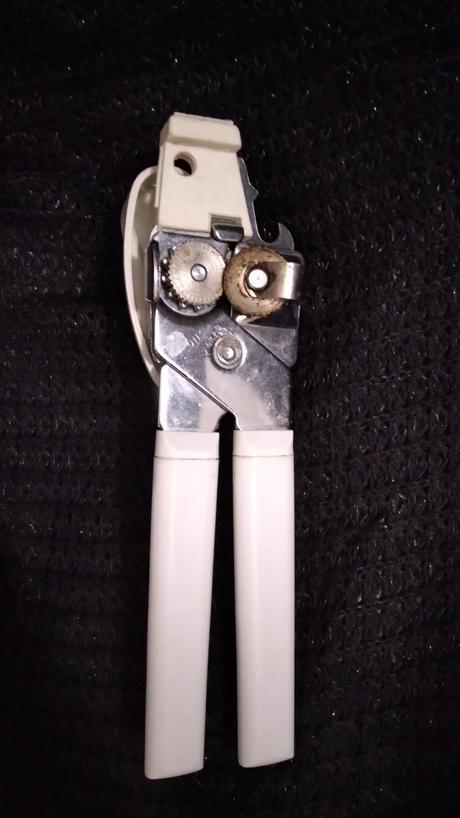 Otvárač na konzervy, 