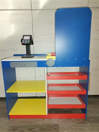 Drevený obchod pre deti,