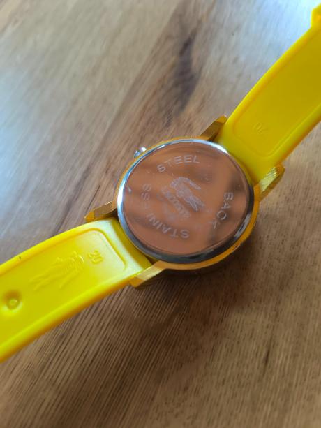 Žlté hodinky lacoste, lacoste