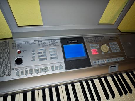Predám yamaha dgx-305 portable grand, 76 klávesov, 