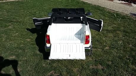 Auto pre dve deti zn.toyota ekektrické,