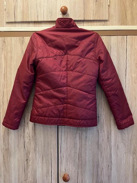 Červená vetrovka, clockhouse,36