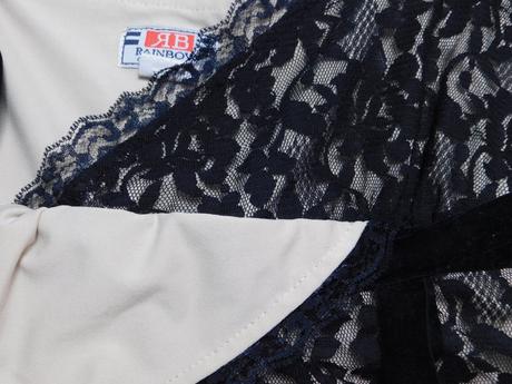 Pekne čipkovane šaty, 38