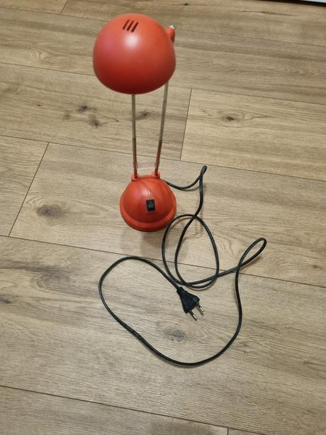 Lampicka na pisaci stol-dsrujem,