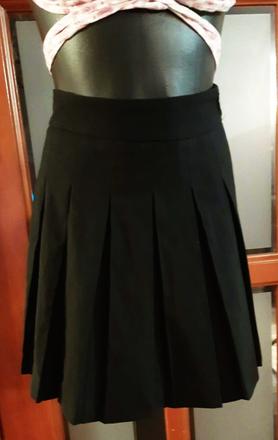 Predám čiernu skladanú minisukňu stradivarius veľ., stradivarius,m