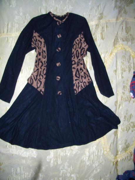 Šaty na gombíky, 38