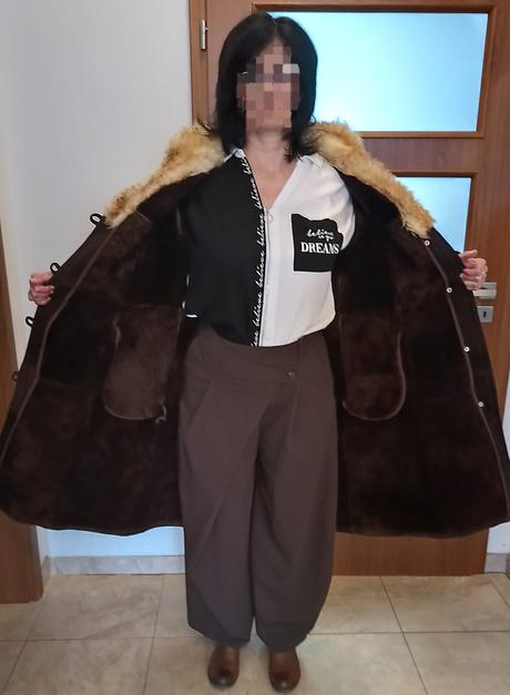 Dámsky pravý kožuch dlhý vo výbornom stave, veľkos, 42