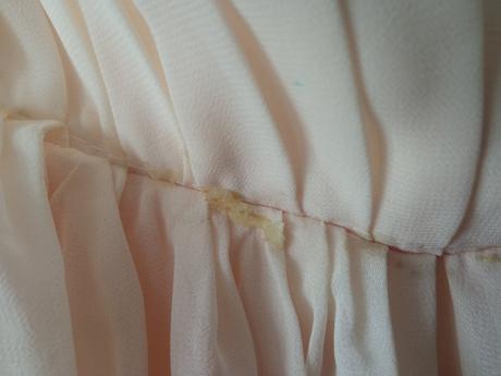 Spoločenské marhuľové šaty na jedno rameno, m