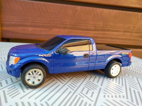 Auto na diaľkové ovládanie,