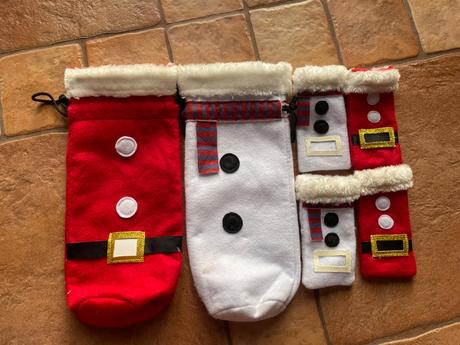 Vianocne obaly na fľaše a pribor,