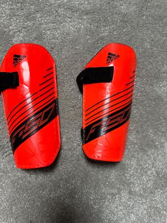 Chrániče adidas,