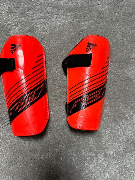 Chrániče adidas, 