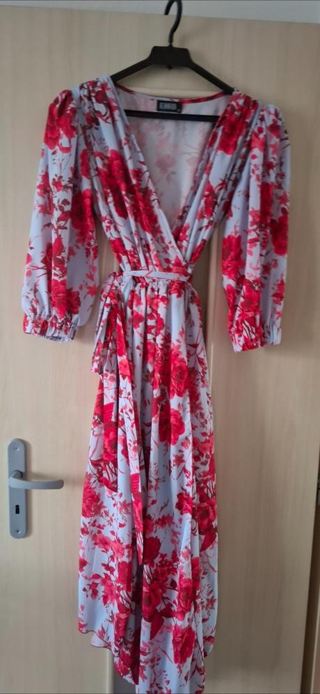 Šaty kvetinové, 38