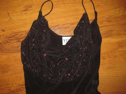 Jednoduche spolocenske saty na vysoku postavu, 34