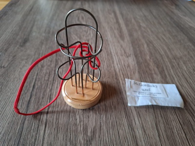 Hlavolam - gordický uzol, 