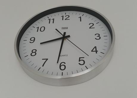 Nástenné hodiny 30 cm,