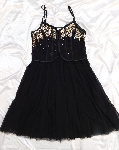 Velmi pekne saty na slavnost,čiernej farby, kappahl,36