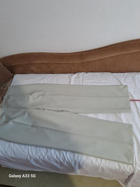 Zelenkastý nohavicový kostým č.cca 42/44, 42