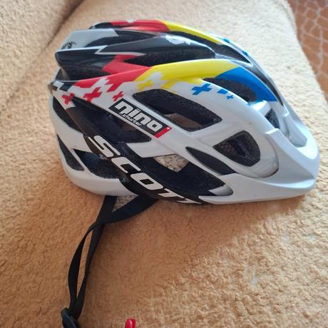 Cyklistická helma, s