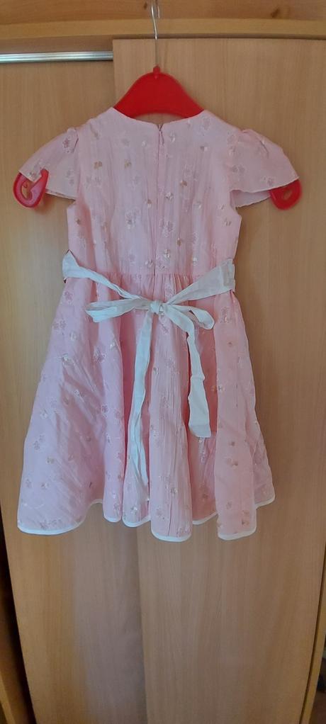 Slavnostne saticky, 110