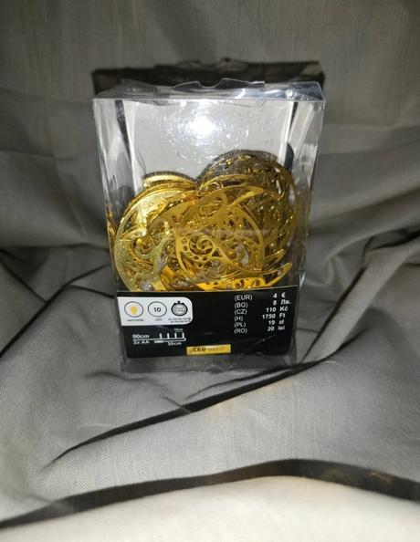 Zlatý svietiaci mesiac, 