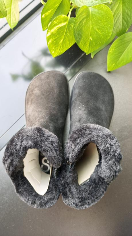 Shapen barefoot fluffy black čižmy, veľkosť 38, 38