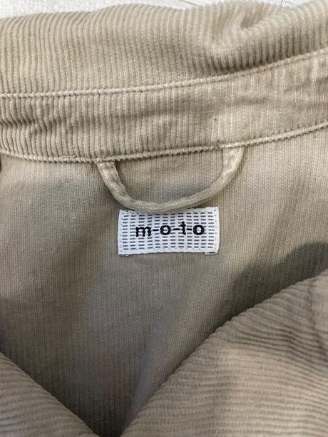 Menčestrový kabát, s